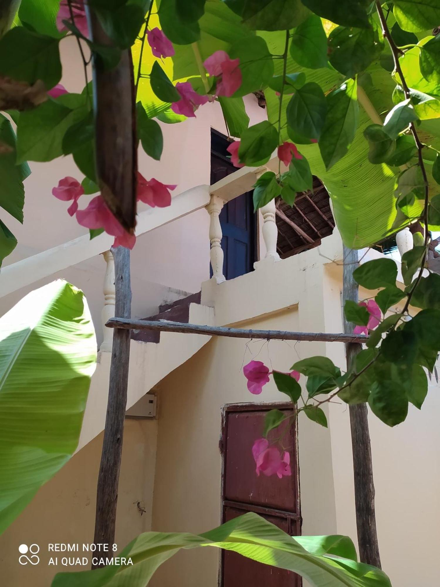 Uhuru Art House Bed and breakfast