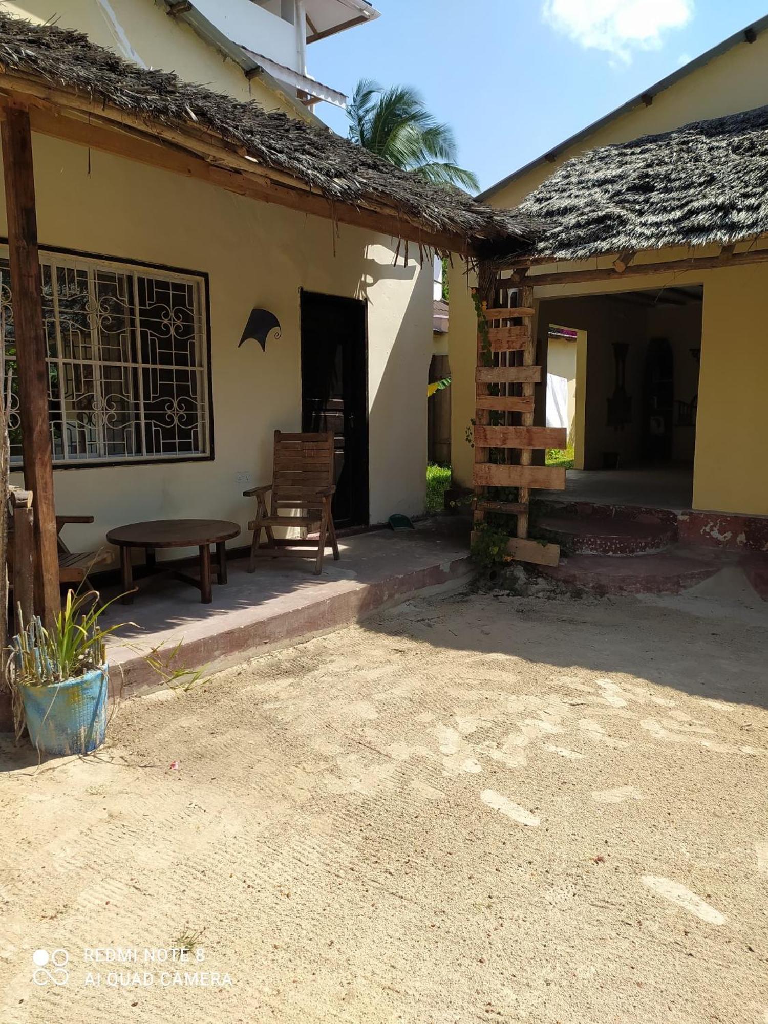Bed and breakfast Uhuru Art House Paje
