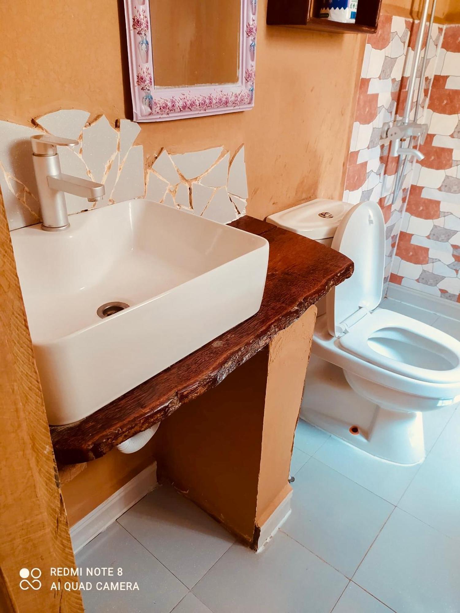 Bed and breakfast Uhuru Art House Paje
